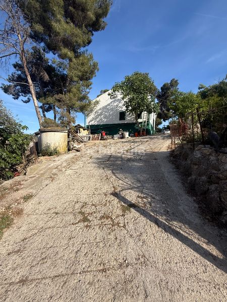 Foto 7cdd25ad-9919-4fa8-a826-97fc6a0c1470. Masia amb xemeneia piscina a Garraf Sitges