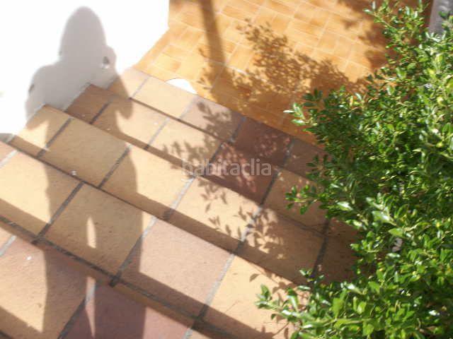 Foto 5f31318d-0296-4973-9151-d4c430e7b871. Casa aparellada amb calefacció aparcament piscina a Sitges