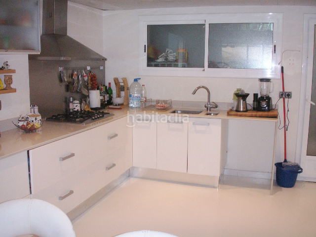 Foto b3000e8a-f677-4b8c-ade0-b7ba045d0c55. Casa aparellada amb calefacció aparcament piscina a Sitges