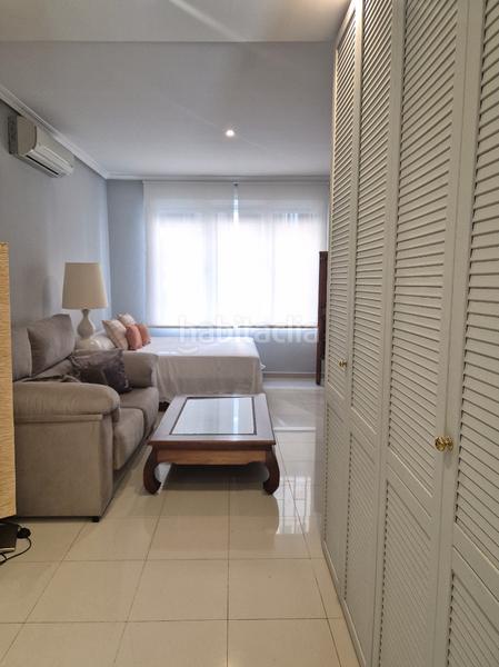 Foto b54c20eb-3ef2-4a4f-93ec-3a526eebfc2d. Alquiler estudio precioso estudio amueblado con terraza de 30 metros y amplio trastero en Madrid