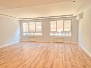 Lloguer Pis  Calle del aviador zorita. Piso reformado de 3 dormitorios y 2 baños con plaza de garaje