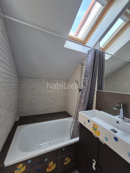 Foto a7414bed-81c2-4d1e-992d-36ed5b4a3d6c. Casa adossada amb calefacció aparcament piscina a Madrid