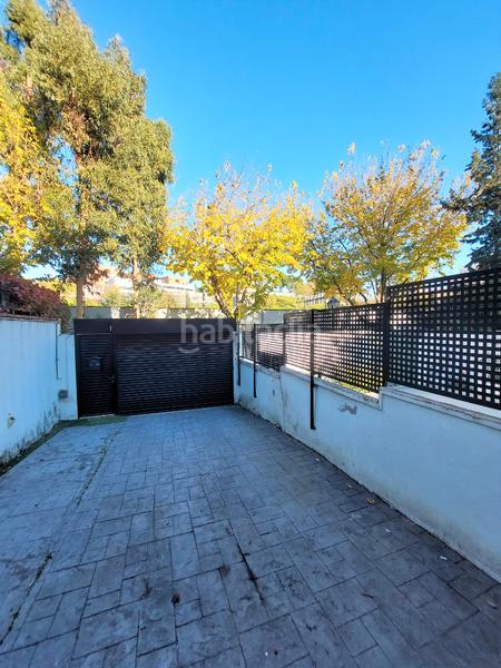 Foto e589d5d0-2c82-489c-aa57-e37c73d3f572. Casa adossada amb calefacció aparcament piscina a Madrid