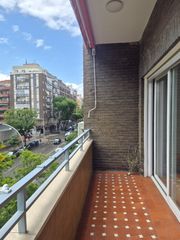 Lloguer Pis  Calle de cavanilles. Piso amueblado con 3 dormitorios, 2 baños y terraza