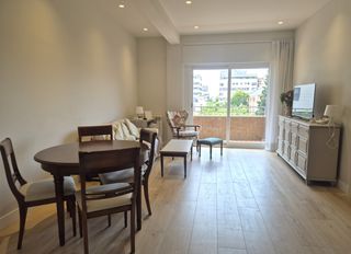 Miete Etagenwohnung  Calle de cavanilles. Piso amueblado con 3 dormitorios, 2 baños y terraza