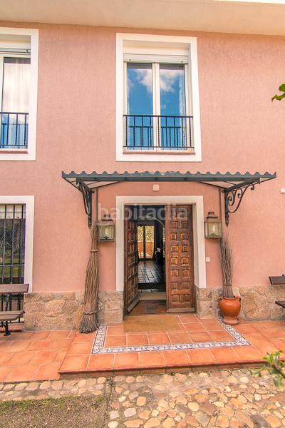 Foto f7ebc6a4-089e-4ea8-bb73-23a595e6fb8a. Chalet avec cheminée chauffage parking piscine dans Torrelodones