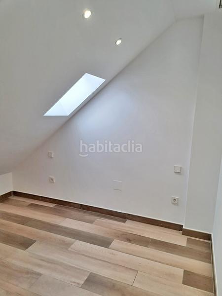 Foto 3bfb9b38-3a19-41fa-a202-bc91fade4966. Alquiler dúplex en calle profesor alonso parra 5 piso pueblo en Torrelodones