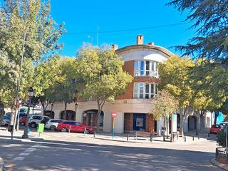 Location Local commercial à Calle josé sánchez rubio 4. Local comercial en torrelodones pueblo