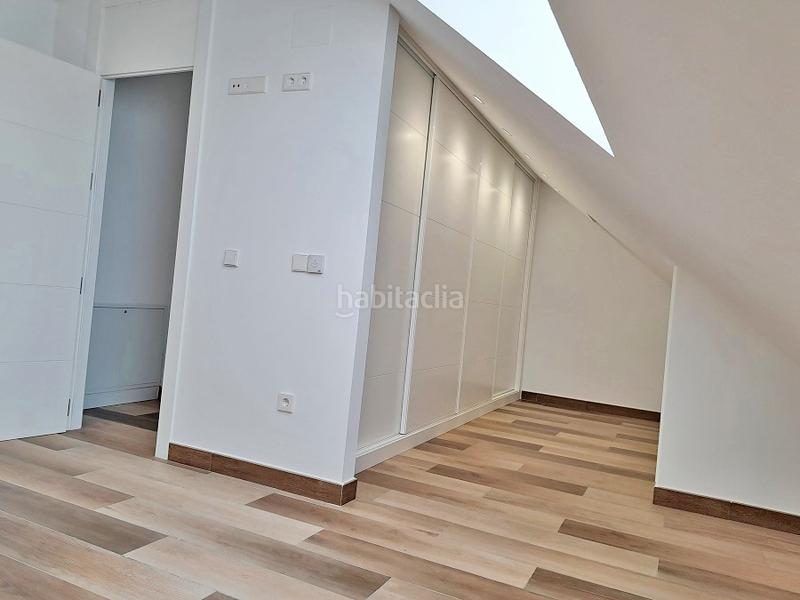 Foto 896e5fd0-fd9a-4d05-abb4-a1bfd30956a9. Alquiler dúplex en calle profesor alonso parra 5 piso pueblo en Torrelodones