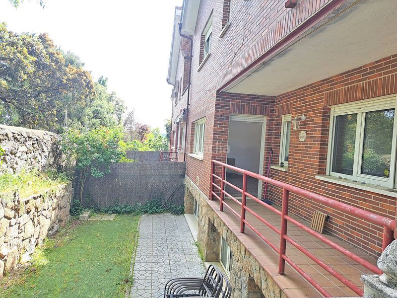 Foto 03873a9b-9202-47df-a762-2b795461e6a4. Casa aparellada amb xemeneia calefacció aparcament piscina a Torrelodones