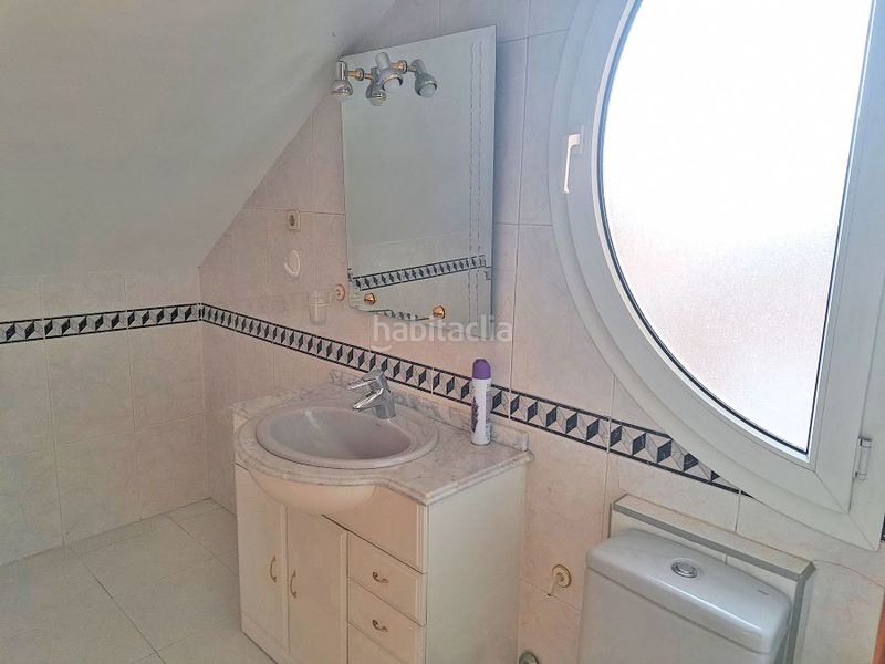 Foto 1807d1e2-9696-45a3-9ea4-e3661272e98e. Casa aparellada amb xemeneia calefacció aparcament piscina a Torrelodones