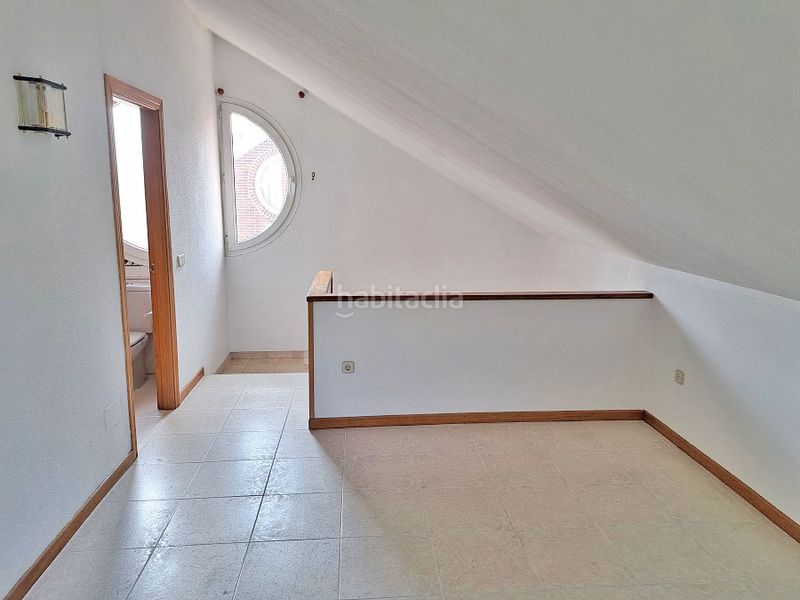 Foto 3027f3dc-00f4-4701-96bc-947bda0adad0. Casa aparellada amb xemeneia calefacció aparcament piscina a Torrelodones