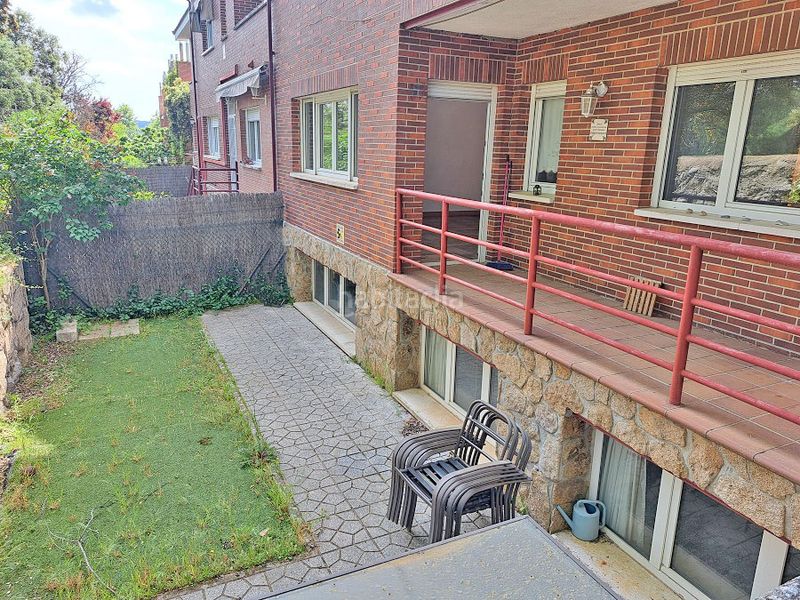 Foto 4fb64283-5a70-40f7-ba31-d5a8c6c15e62. Casa aparellada amb xemeneia calefacció aparcament piscina a Torrelodones