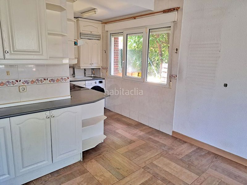 Foto 797cb45d-d1e5-40a4-bf64-4547e9c41778. Casa aparellada amb xemeneia calefacció aparcament piscina a Torrelodones