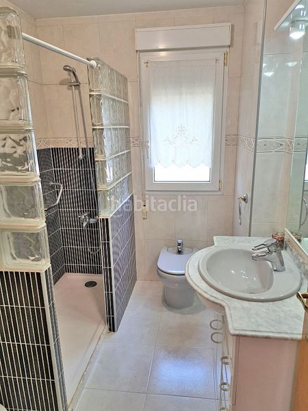 Foto a5acec62-0201-41ff-8109-019eb22bfc49. Casa aparellada amb xemeneia calefacció aparcament piscina a Torrelodones