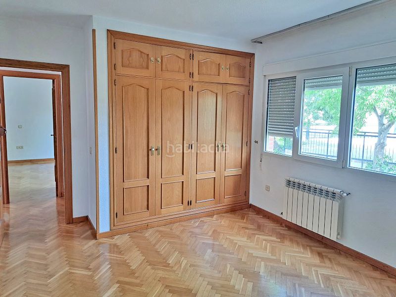 Foto b1a1c7ad-9513-4a56-8e0f-157803317347. Casa aparellada amb xemeneia calefacció aparcament piscina a Torrelodones