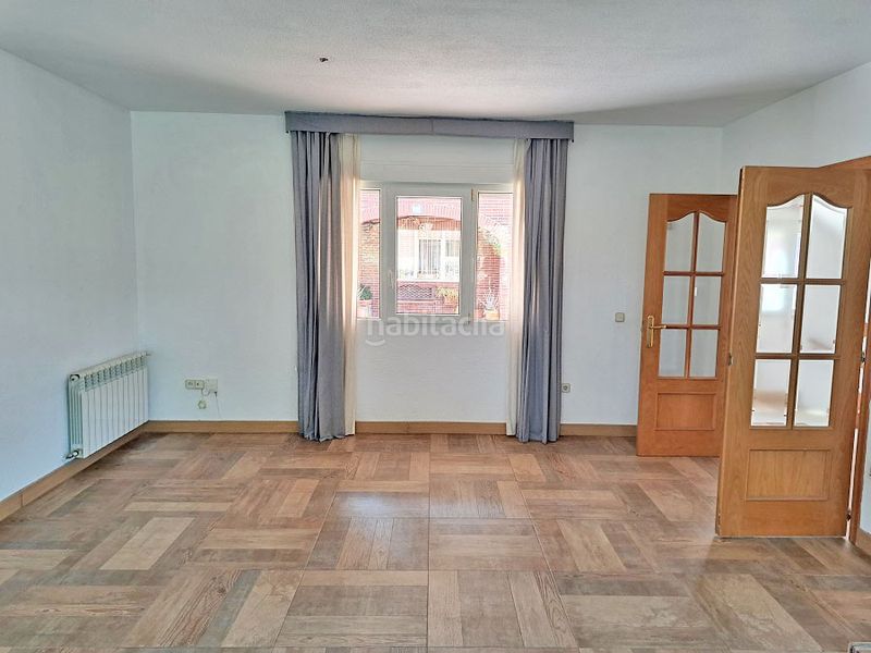 Foto bdd7d650-ca80-4577-8a8d-44eaddff8e9c. Casa aparellada amb xemeneia calefacció aparcament piscina a Torrelodones