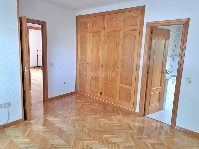 Foto c885c51a-9403-48a8-9759-0ddccff2eeee. Casa aparellada amb xemeneia calefacció aparcament piscina a Torrelodones