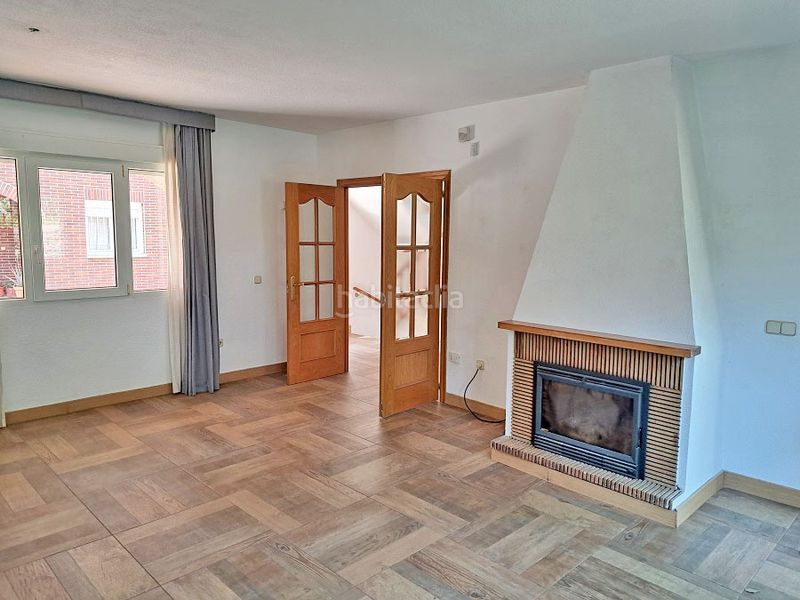 Foto d7f3efb8-935c-4526-94d0-ecda04474808. Casa aparellada amb xemeneia calefacció aparcament piscina a Torrelodones