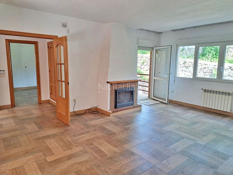 Foto e80791e1-3e36-4359-a607-7ceea937f959. Casa aparellada amb xemeneia calefacció aparcament piscina a Torrelodones