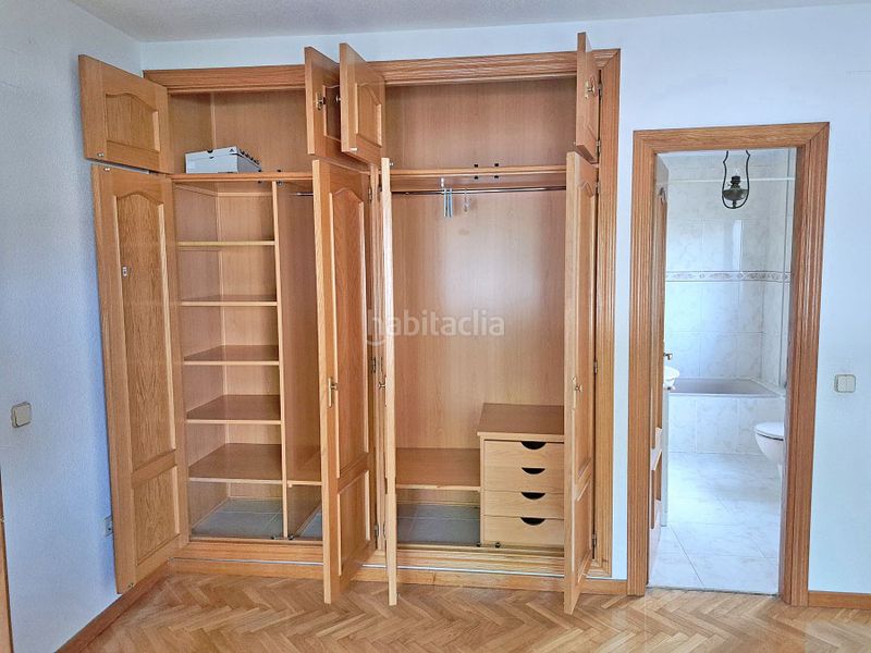 Foto eba935ce-207a-4052-82cb-f252569d1c74. Casa aparellada amb xemeneia calefacció aparcament piscina a Torrelodones