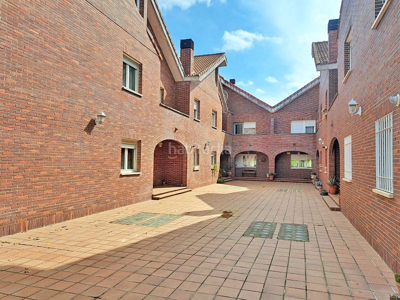 Foto f2b72406-4785-47a3-8480-6e4097998c5f. Casa aparellada amb xemeneia calefacció aparcament piscina a Torrelodones