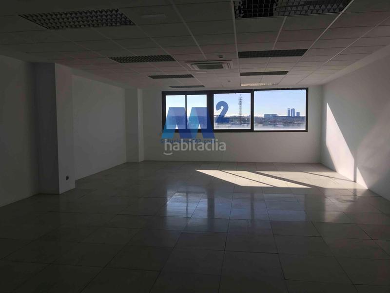 Foto 23053ae5-fa85-4457-aefb-02ad448209e0. Miete büro mit parking in Zona Industrial Alcobendas