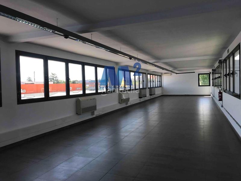 Foto e5650806-6d0d-4f41-a765-ea5448ee0101. Rent office space with parking in El Barral Ferial Coslada