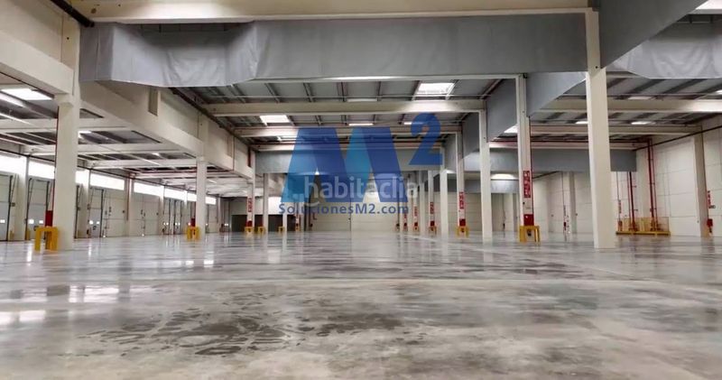 Foto 52f7e87b-e24d-4fa6-9809-c5dda90d019e. Rent industrial building in Òdena