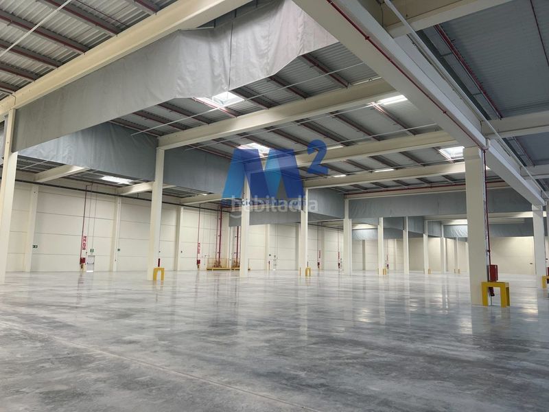 Foto d87ecd46-5a59-4a5c-aef1-c350a6af652e. Rent industrial building in Òdena