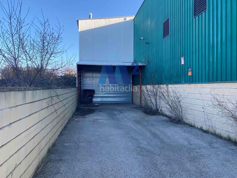 Foto c20d8983-7b44-4557-8fd1-018fa25bbc89. Nave industrial en Meco pueblo Meco