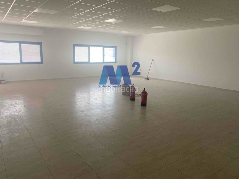 Foto 0c666ba4-b6f6-44c7-9a47-800853bce9bc. Nau industrial a Chiloeches