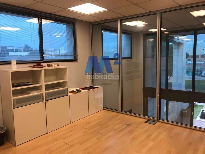 Foto 0aaff0e9-e04e-481f-bd8c-78cb3475fc7c. Miete büro mit parking in Zona Industrial Alcobendas