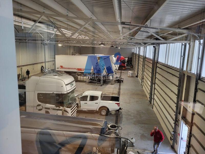 Foto 3db80c44-d13b-4bf9-8f98-fdba02529cf6. Capannone industriale in Trobajo del camino