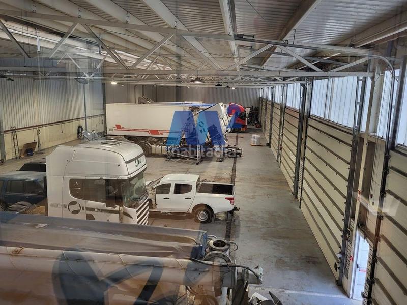 Foto b00258d1-ba44-4b73-94bc-82d045f55fa8. Capannone industriale in Trobajo del camino