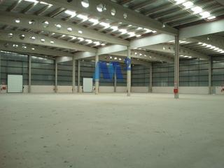 Rent Industrial building in Los Olivos-Los Ángeles. Nave logística con 2 muelles en alquiler en getafe