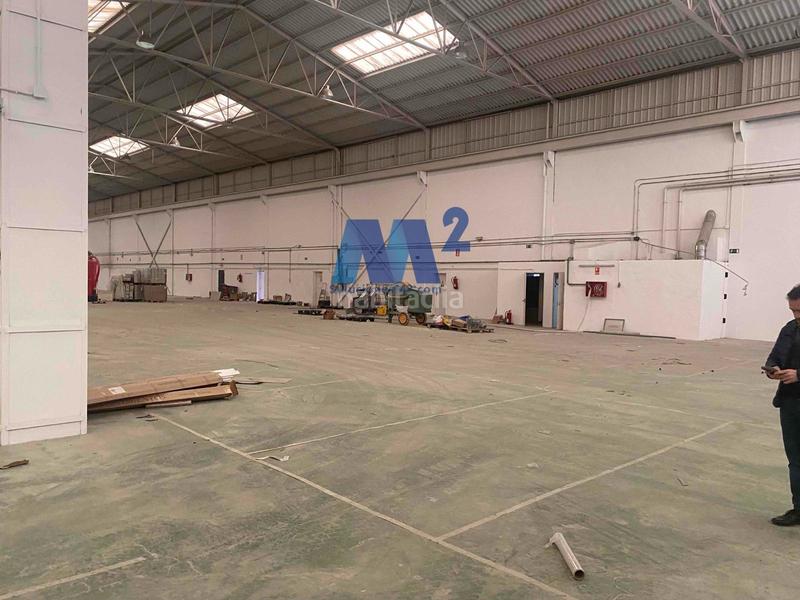 Foto 29c0edf6-e2b7-4f52-9011-640fe7bcec9e. Nau industrial a Estación Coslada