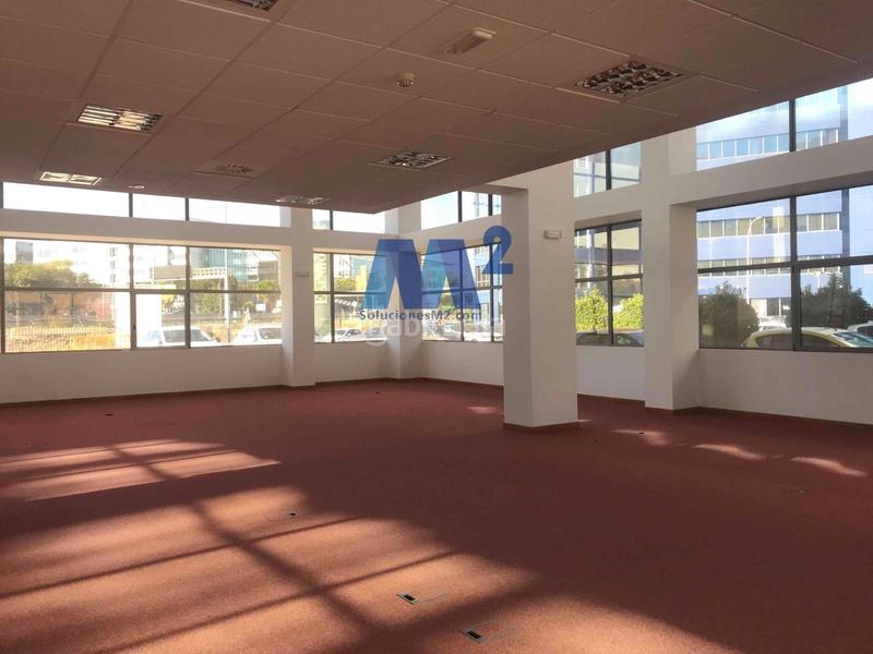 Foto b7d8a534-6ac8-4395-9cd9-950825f51035. Location bureau dans Aeropuerto Madrid