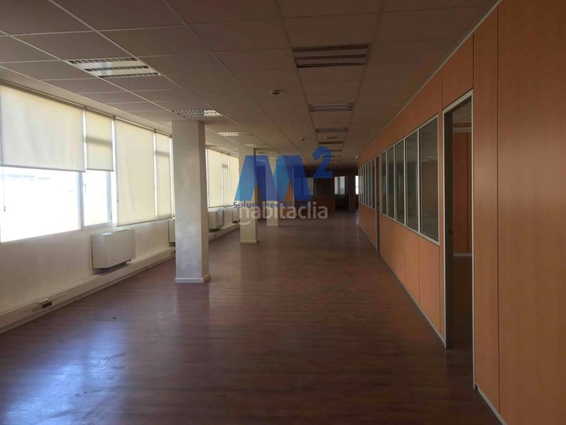 Foto 79b147ec-ff9b-449d-b2c0-654b325bb10d. Bureau avec parking dans Simancas Madrid