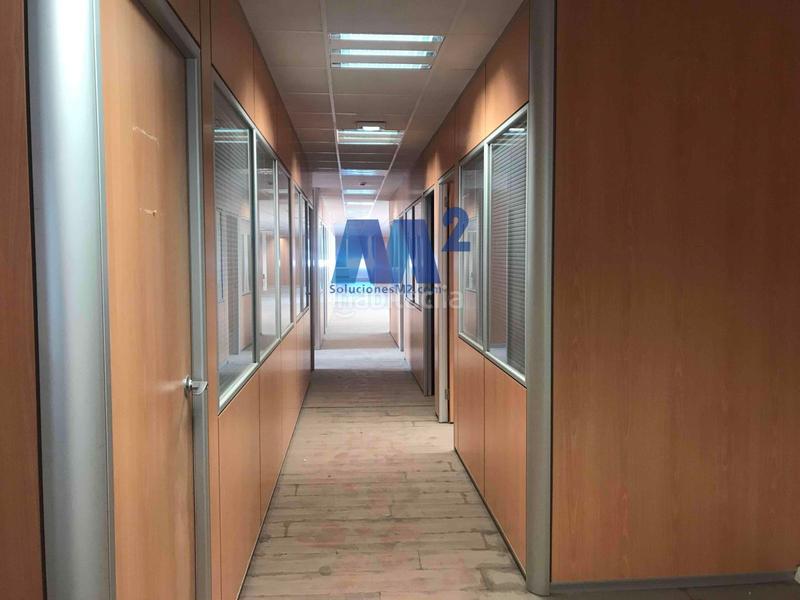 Foto 995db178-2a1f-4e05-8af2-6ef6df9a96ea. Bureau avec parking dans Simancas Madrid