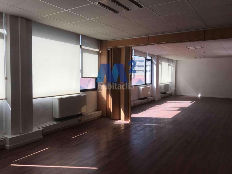 Foto 9b165822-2129-46d5-a404-2c3d4e07fbde. Bureau avec parking dans Simancas Madrid