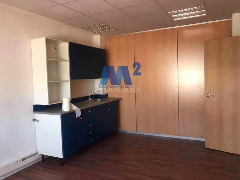 Foto cf3db060-bf73-402c-aef4-ad31d87f07fc. Bureau avec parking dans Simancas Madrid