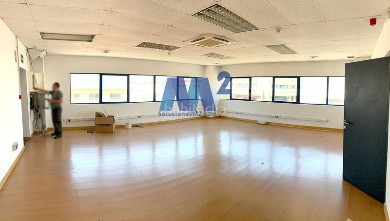 Foto f8cbb1a6-1a24-47f6-bfe5-079ed0ac218c. Rent industrial building in Estación Coslada