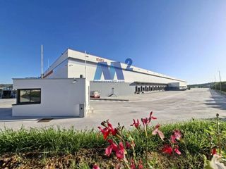 Affitto Capannone industriale  Emilia pardo bazán. Nave logística con10 muelles en alquiler