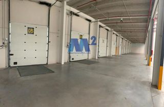 Miete Fabrikhalle in La Estación. Nave logística en alquiler en complejo cerrado