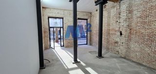 Business premise in Pacífico. Avenida de la ciudad de barcelona, 178