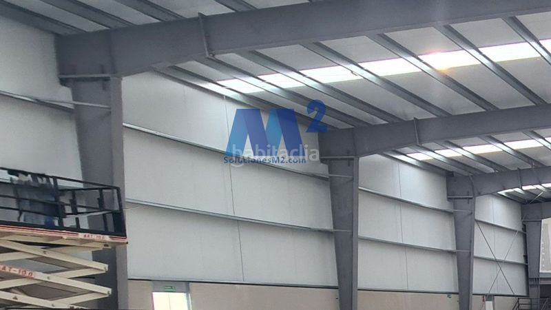 Foto c77cf828-b49a-4d96-828d-76c22f3e6672. Nau industrial a Loeches