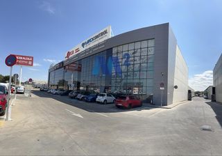 Fabrikhalle in Francisco Alonso