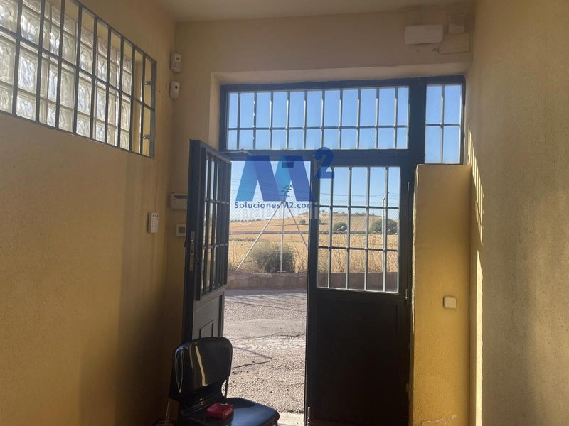 Foto a703a273-4b2e-4075-85df-f0c7b8f4c1c9. Fabrikhalle in Ajalvir