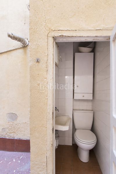 Foto a8320bd1-ed84-4c86-a0f8-d6154fd9b90b. Planta baixa a calle de echegaray 27 a Cortes-Huertas Madrid